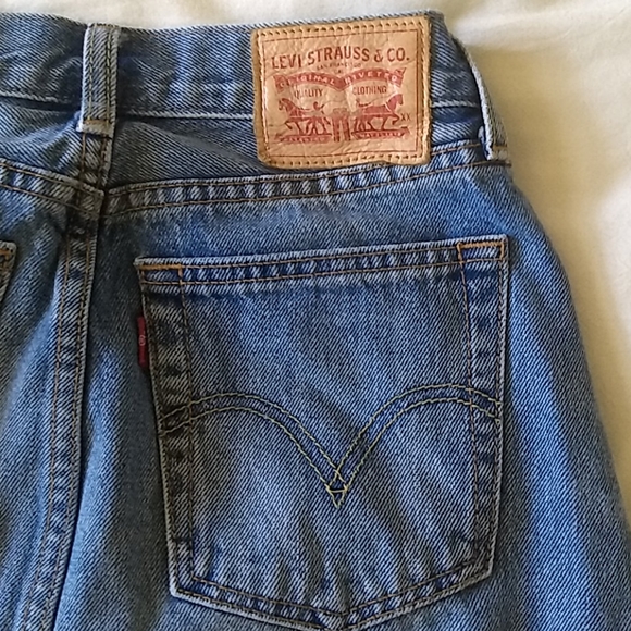 Levi's Denim Skirt in Size 24 - Picture 4 of 4